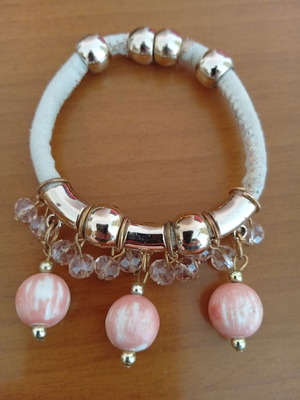 Bracelet with magnetic clasp
