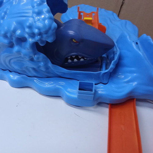 Hot Wheels Ultimate Garage 2015 track pieces and shark