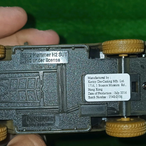 Kinsmart 2005 Off Road Green Hummer H2 SUT used, scale 1/40
