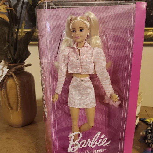 Barbie Deluxe Style 09 doll new