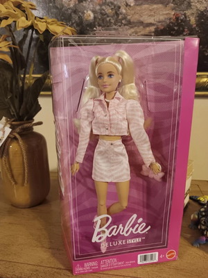 Barbie Deluxe Style 09 doll new