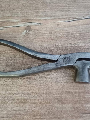 Vintage πένσα τσαγκάρη μεταχειρισμένη για τέντωμα δέρματος και αφαίρεση καρφιών
