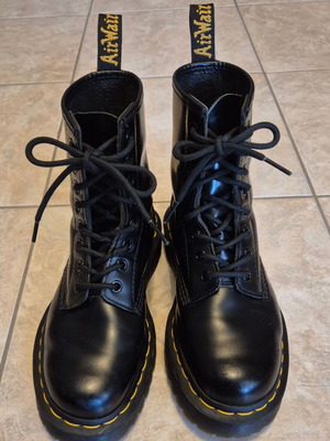 Dr. Martens boots size 37 like new, black