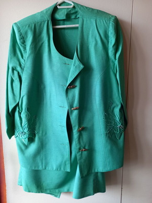 Summer Tailleur used green vintage 1980s long jacket and skirt