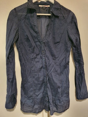 Thin shirt with black stripes and V neckline like new