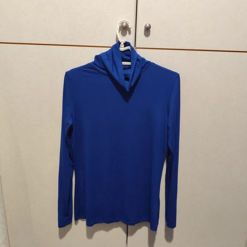 Blue turtleneck blouse like new made of viscose