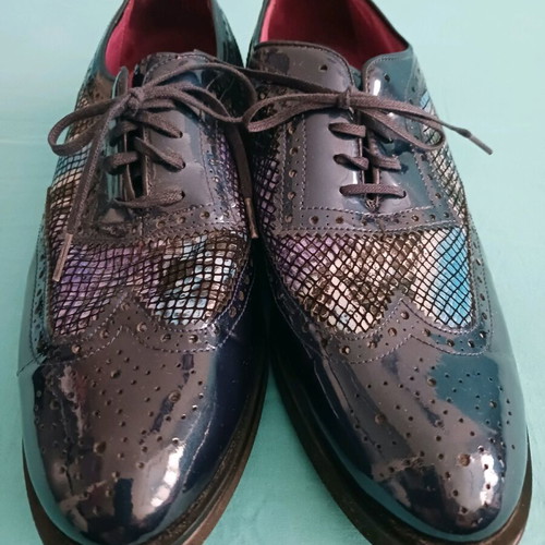 Patent Spanish shoes like new, size 41, blue