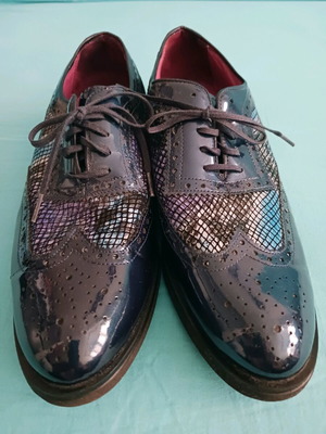 Patent Spanish shoes like new, size 41, blue