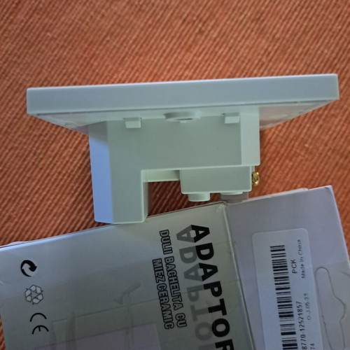 Soket with USB new with its packaging