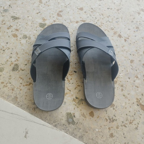 Unisex slippers size 41 like new, black and gray