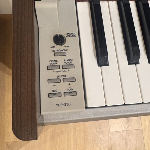 Yamaha Electric Piano YDP S30 Like New, Dark Brown Wood