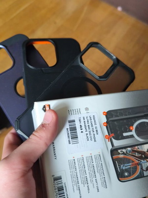 Blurred iPhone 14 Pro Max cases like new