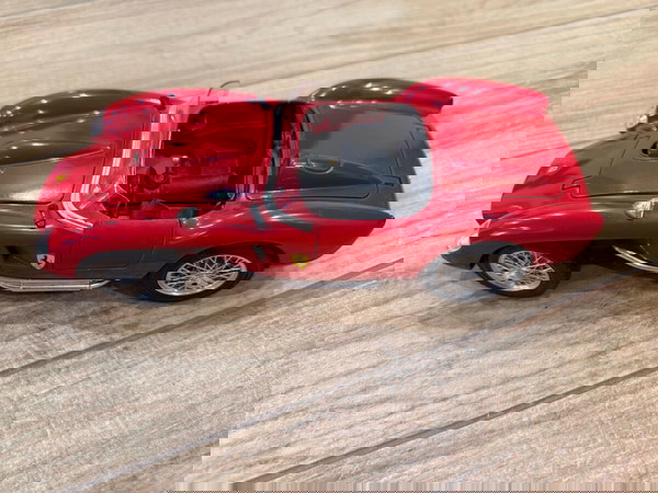 Ferrari Testarossa 1/18 μινιατούρα