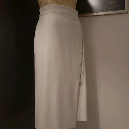 Hugo Boss slim fit women's skirt like new, cream, size 38/40
