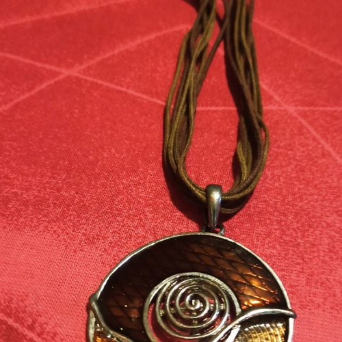 Women's necklace in excellent condition