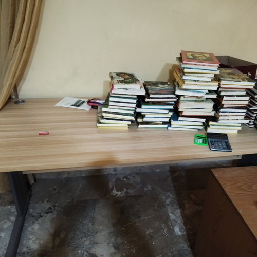 Desk 180x80x75 like new, wood and metal