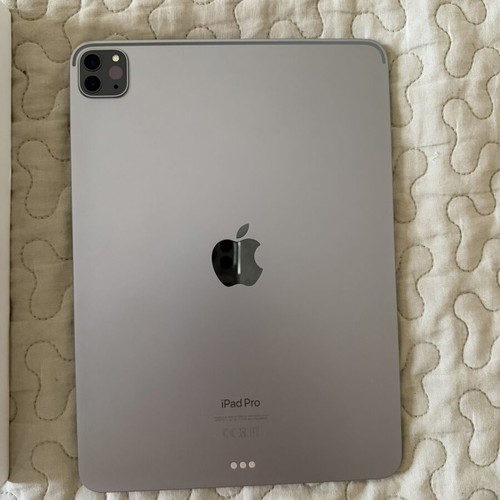 iPad Pro 11th Generation 128GB like new with original Apple case