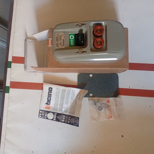 BTicino Art. 0602 Safety Switch 26A 380V New with Fuses