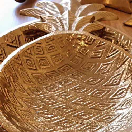 Table platters in pineapple shape, new, large and small