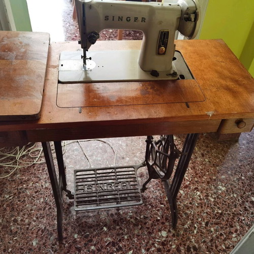 Singer sewing machine used without belt