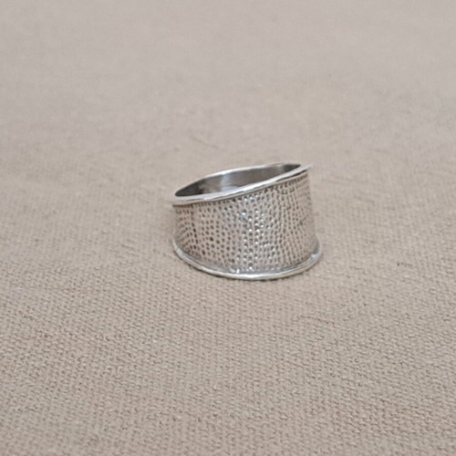 Silver Wide Ring with Hammered Texture like new