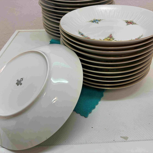 Vintage Scherzer Bavaria Porcelain Dinner Set 65 Pieces like new