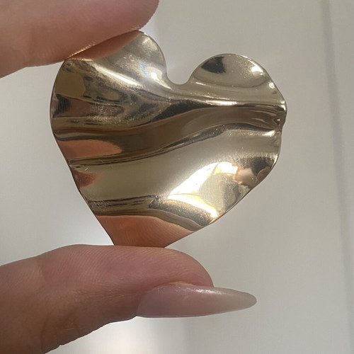 Gold textured wave heart earrings like new