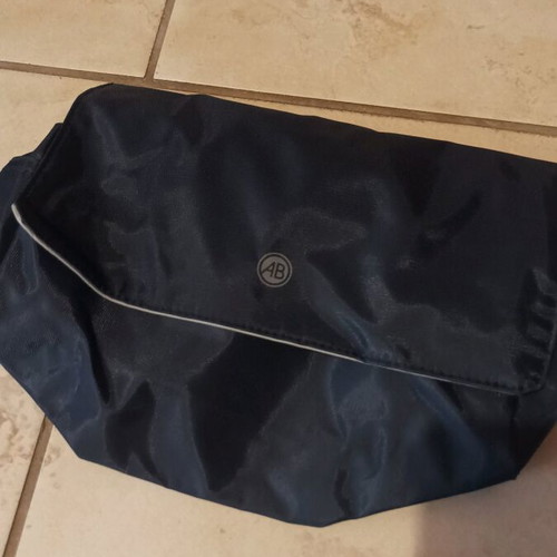 Antonio Banderas toiletry bag new