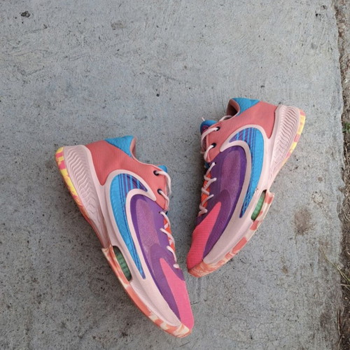Nike Zoom Freak 4 χαμηλά μπασκετικά παπούτσια μεταχειρισμένα, ροζ πολύχρωμα, μέγεθος 46