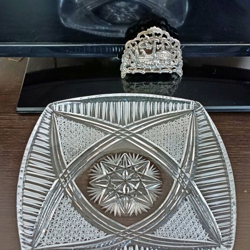 Crystal plate new, large and heavy, 25x25 cm