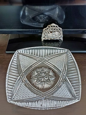 Crystal plate new, large and heavy, 25x25 cm