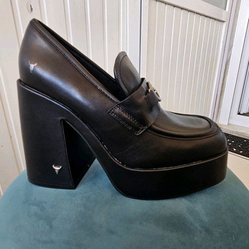 Winston Smith black leather pumps new, size 39