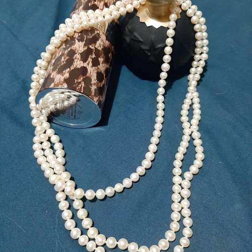 Necklace with real white pearls new, from personal collection, very long