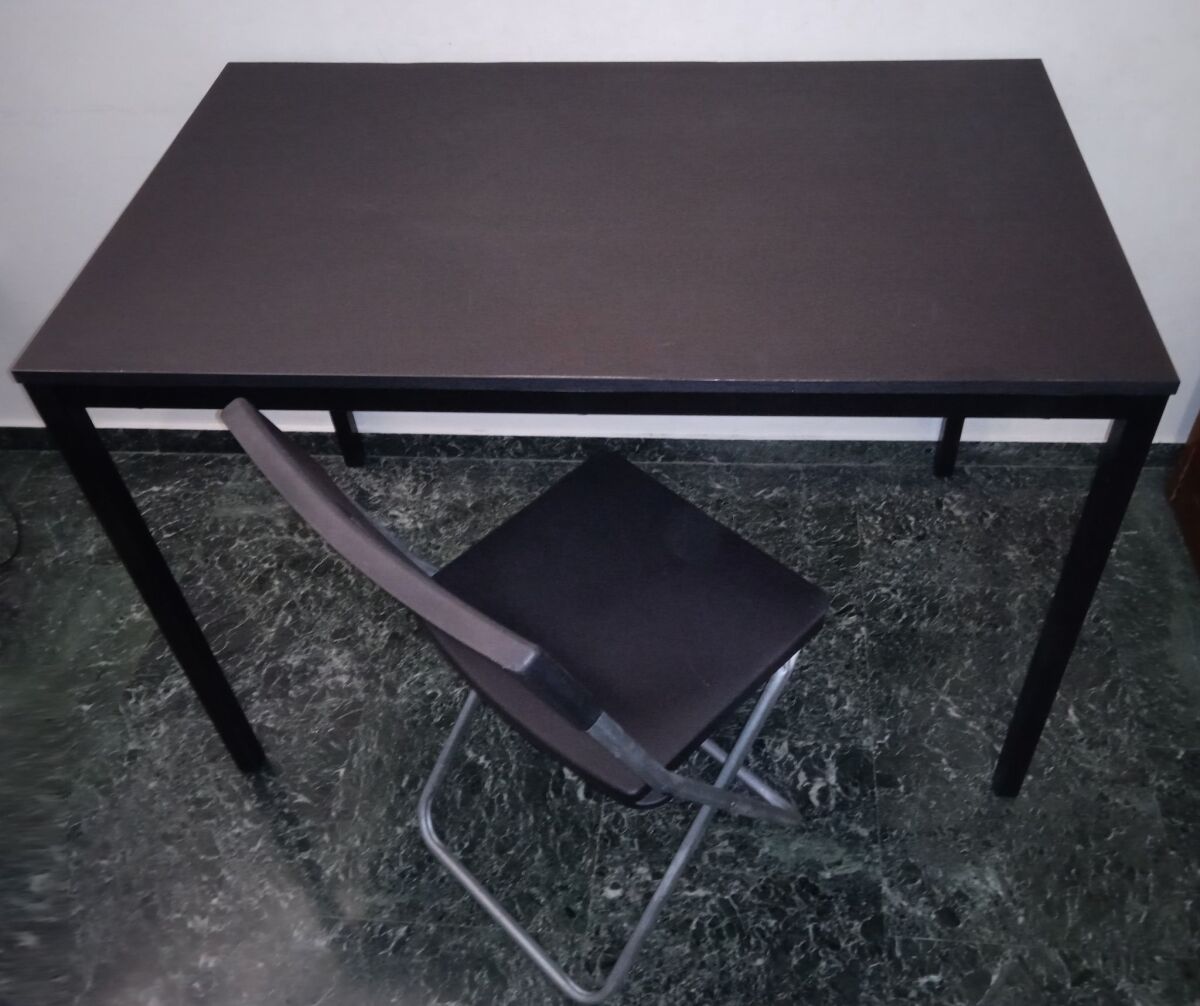 Ikea Tarendo wooden table with metal… - € 21,00 - Vendora.cy