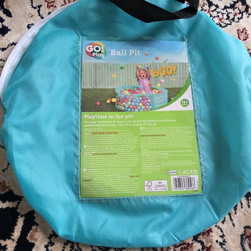Ball pit like new with balls