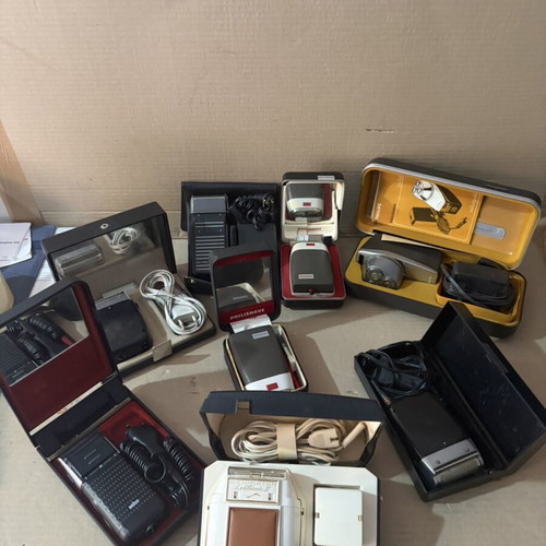 Electric shavers, set of 8