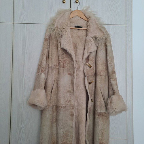 Mouton coat like new, beige, one size with fur lining