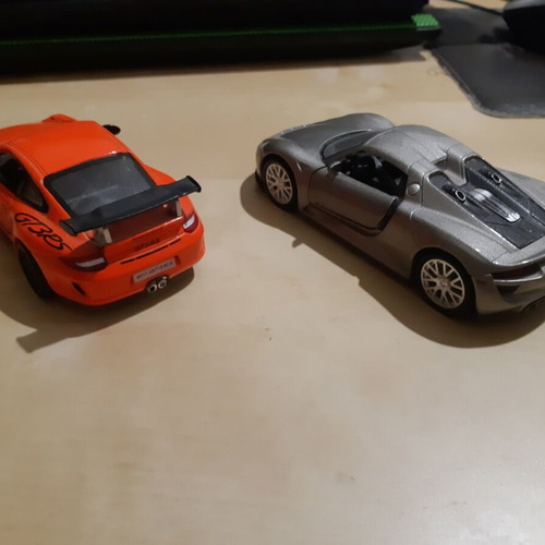 Set of 2 Porsche model cars with pullback mechanism
