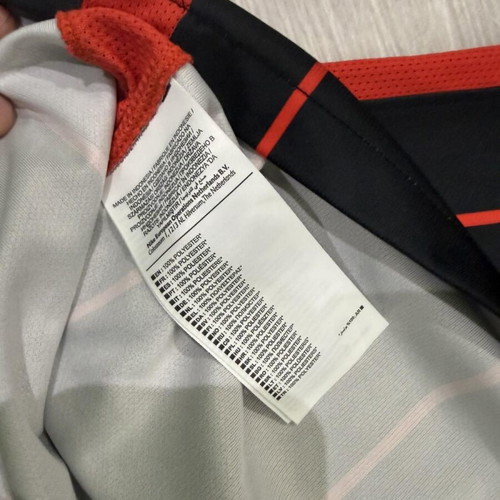 Eintracht Frankfurt 2015/16 Jersey Nike #15 Djakpa used with signatures XL