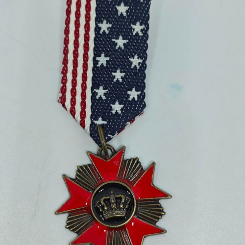 Vintage decorative medal with American flag and crown like new