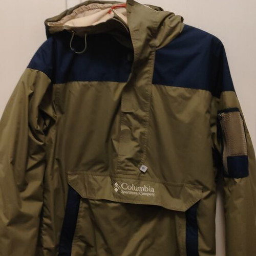 Columbia jacket like new, waterproof and windproof, size M, blue and green