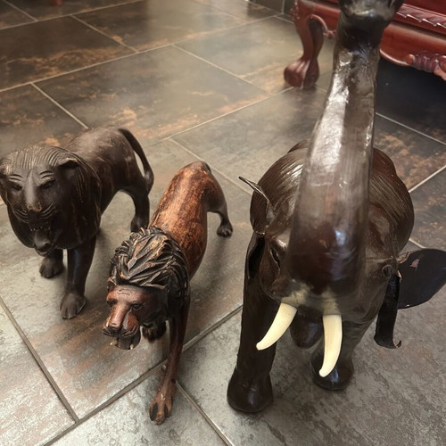 Wooden animal statues new, set