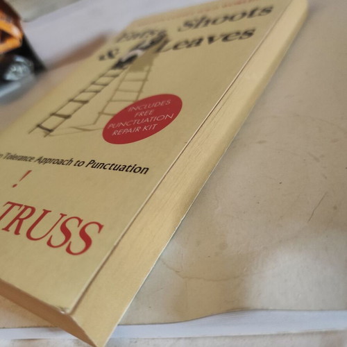 Eats, Shoots & Leaves by Lynne Truss like new, English humorous essay