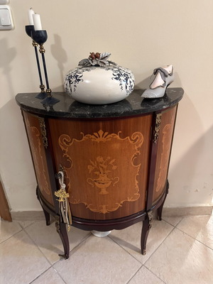 Neoclassical cabinet with marquetry and copper details like new