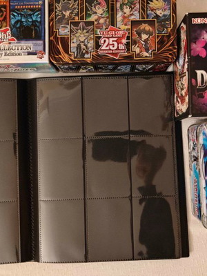 Yugioh tins, κουτιά και binder σαν καινούργια με κάρτες δώρο