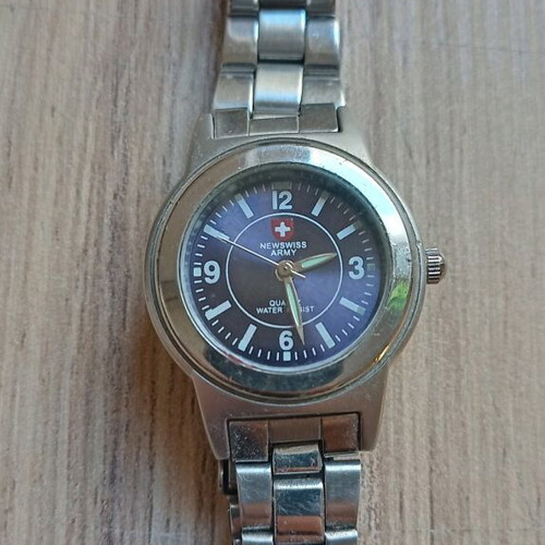 Swiss miniature battery watch like new