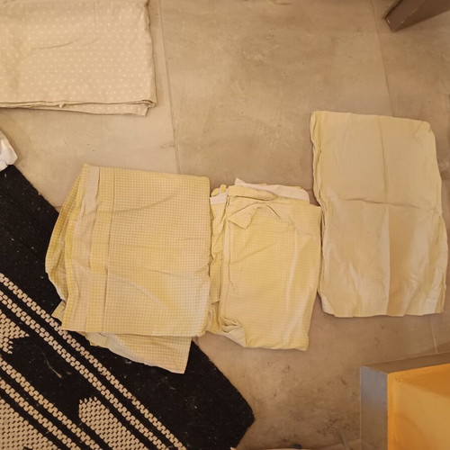 Sheet set with 2 sheets and pillowcase like new