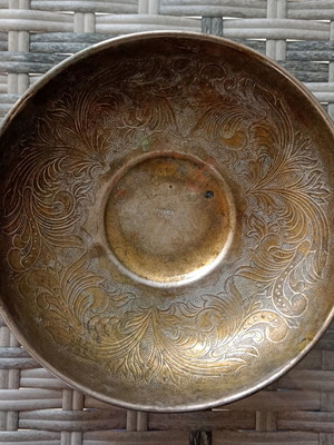 Silver-plated decorative tray used, early 20th century with engraved flowers