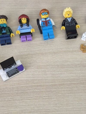 Lego Advent Calendar 2023 used, incomplete set with figures