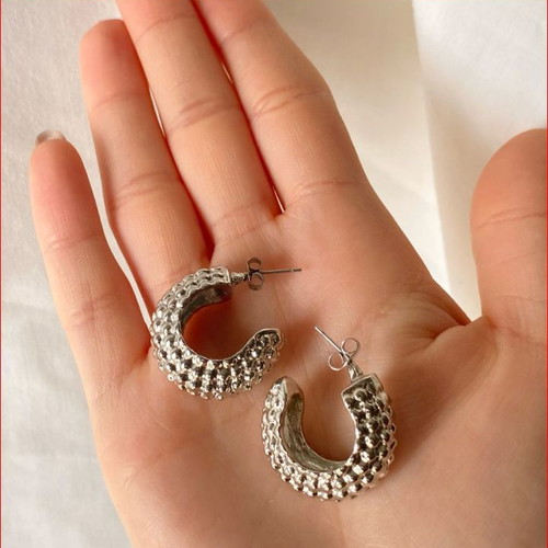 Stud earrings with embossed hoop design, new, silver
